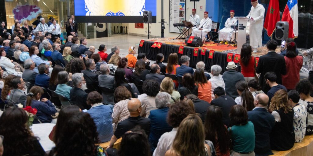 L’Archevêque du Chili reçoit à Santiago une délégation de l’Agence Bayt Mal Al-Qods L’archevêque Du Chili Reçoit à Santiago Une Délégation De L’agence Bayt Mal Al-qods