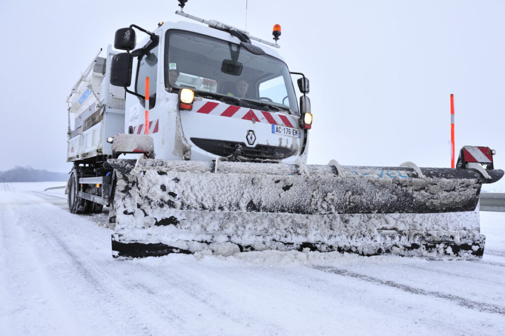 Azilal: Mobilisation D’une Importante Flotte D’engins Pour Le Désenclavement Et Le Déneigement De La Province